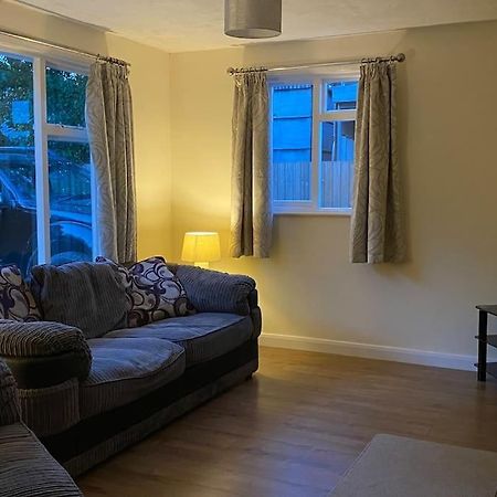 Cheerful 3 Bedroom Bungalow With Indoor Fire Place Gloucester Buitenkant foto