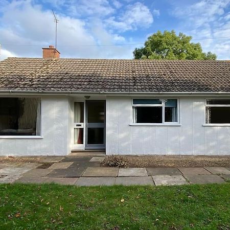 Cheerful 3 Bedroom Bungalow With Indoor Fire Place Gloucester Buitenkant foto