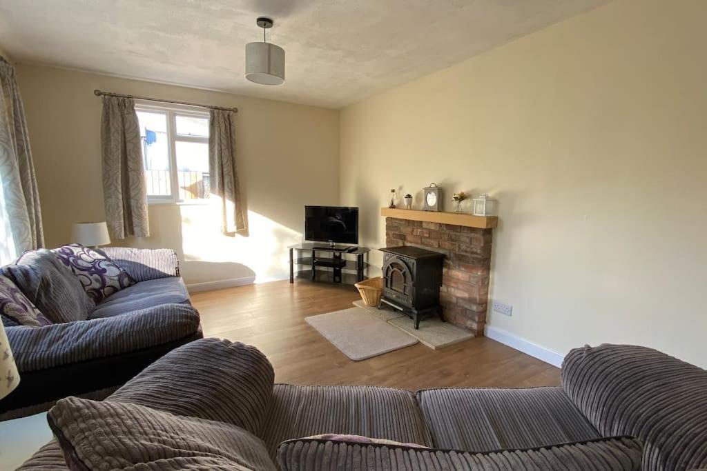 Cheerful 3 Bedroom Bungalow With Indoor Fire Place Gloucester Buitenkant foto
