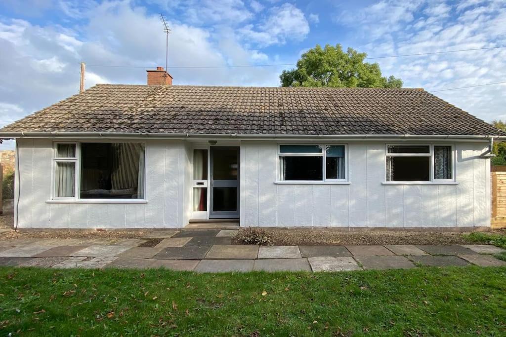 Cheerful 3 Bedroom Bungalow With Indoor Fire Place Gloucester Buitenkant foto