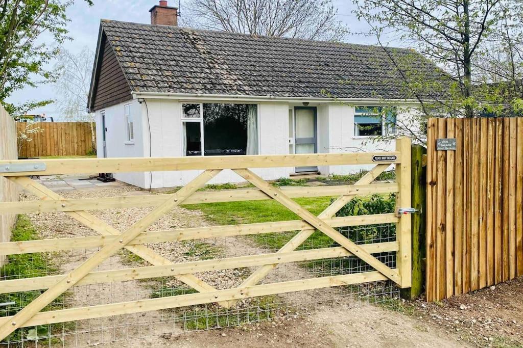 Cheerful 3 Bedroom Bungalow With Indoor Fire Place Gloucester Buitenkant foto