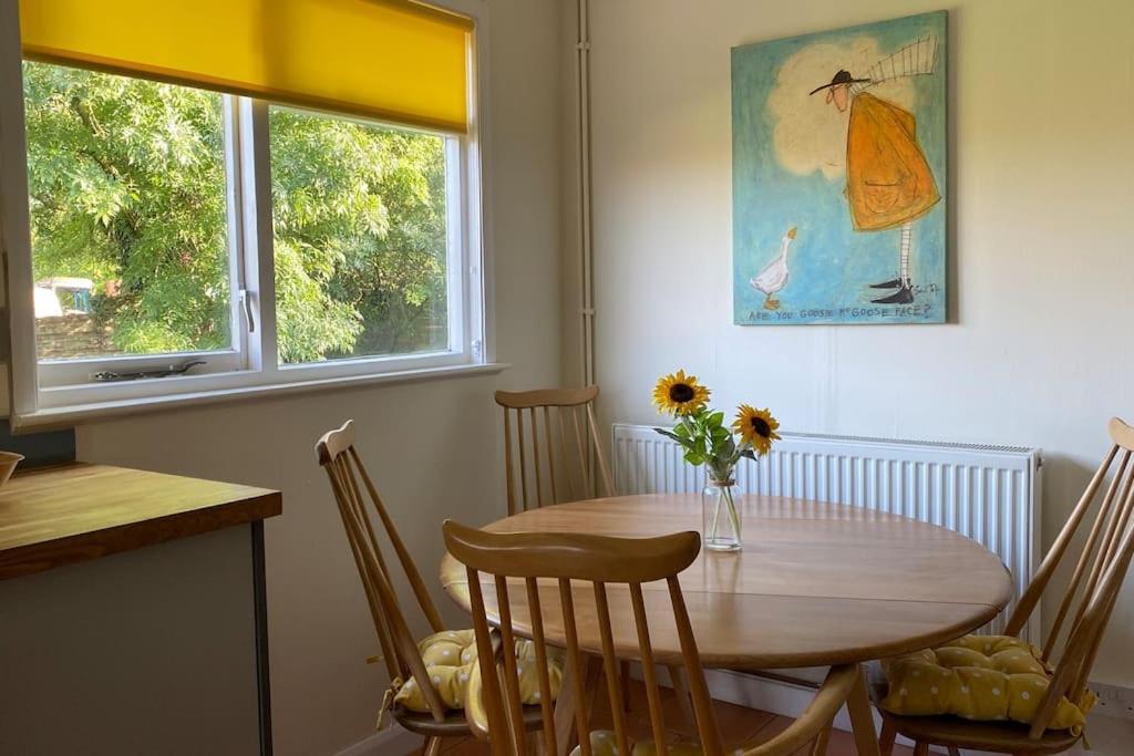 Cheerful 3 Bedroom Bungalow With Indoor Fire Place Gloucester Buitenkant foto
