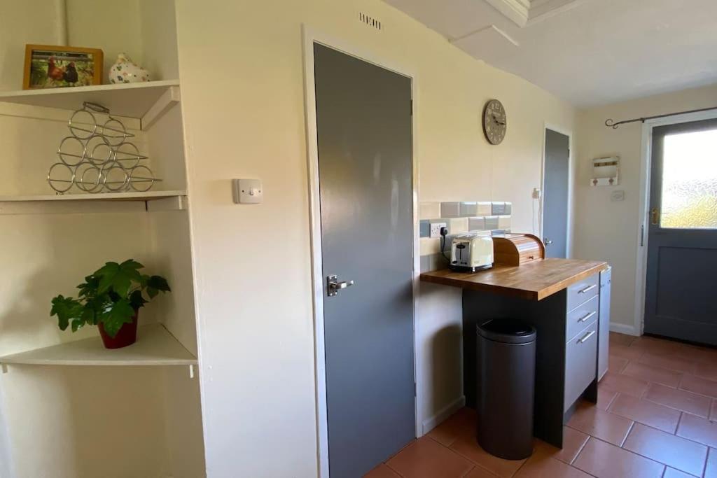 Cheerful 3 Bedroom Bungalow With Indoor Fire Place Gloucester Buitenkant foto