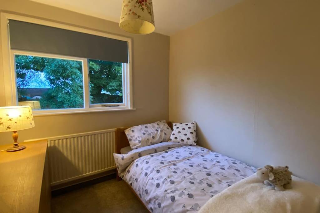 Cheerful 3 Bedroom Bungalow With Indoor Fire Place Gloucester Buitenkant foto
