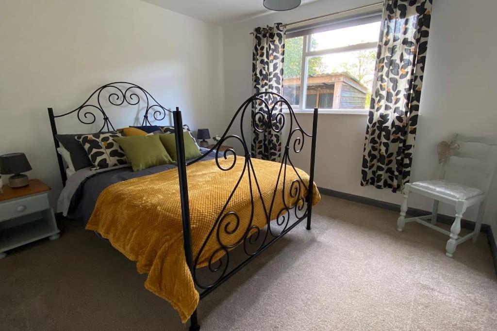 Cheerful 3 Bedroom Bungalow With Indoor Fire Place Gloucester Buitenkant foto