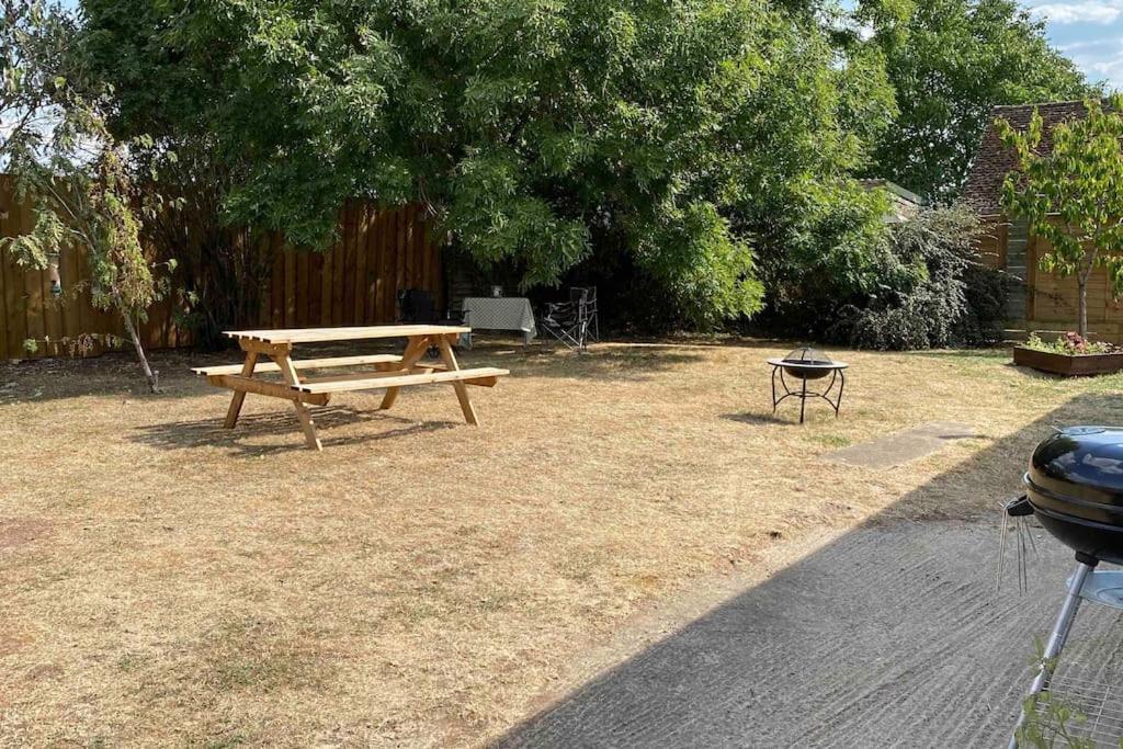 Cheerful 3 Bedroom Bungalow With Indoor Fire Place Gloucester Buitenkant foto