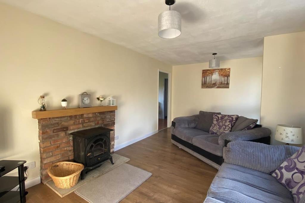 Cheerful 3 Bedroom Bungalow With Indoor Fire Place Gloucester Buitenkant foto